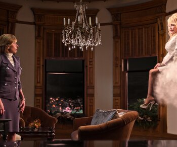 Dolly Parton's Christmas On The Square | © Netflix